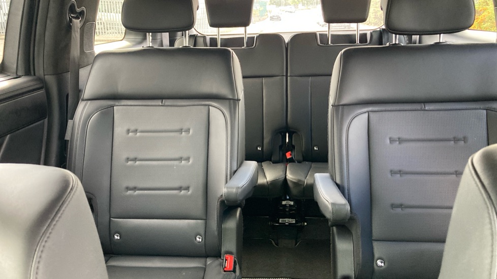 Hyundai SANTA FE 1.6 TGDi PHEV Calligraphy 5dr 4WD Auto [6 Seats] Estate - Image 15