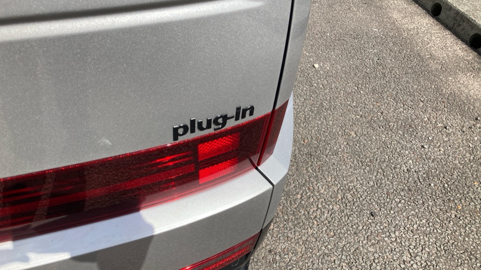 Hyundai SANTA FE 1.6 TGDi PHEV Calligraphy 5dr 4WD Auto [6 Seats] Estate - Image 24