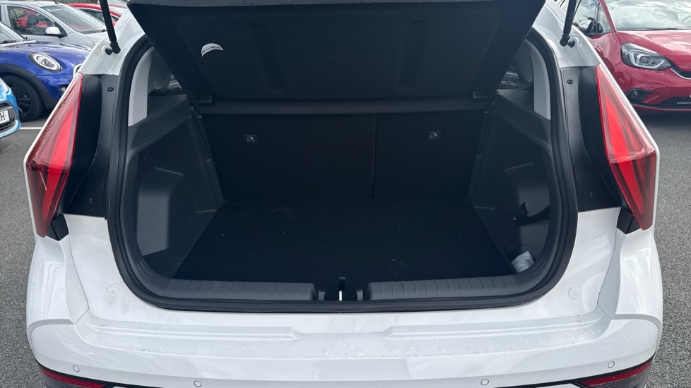 Hyundai BAYON 1.0 TGDi [90] Tech Line 5dr Petrol Hatchback - Image 4