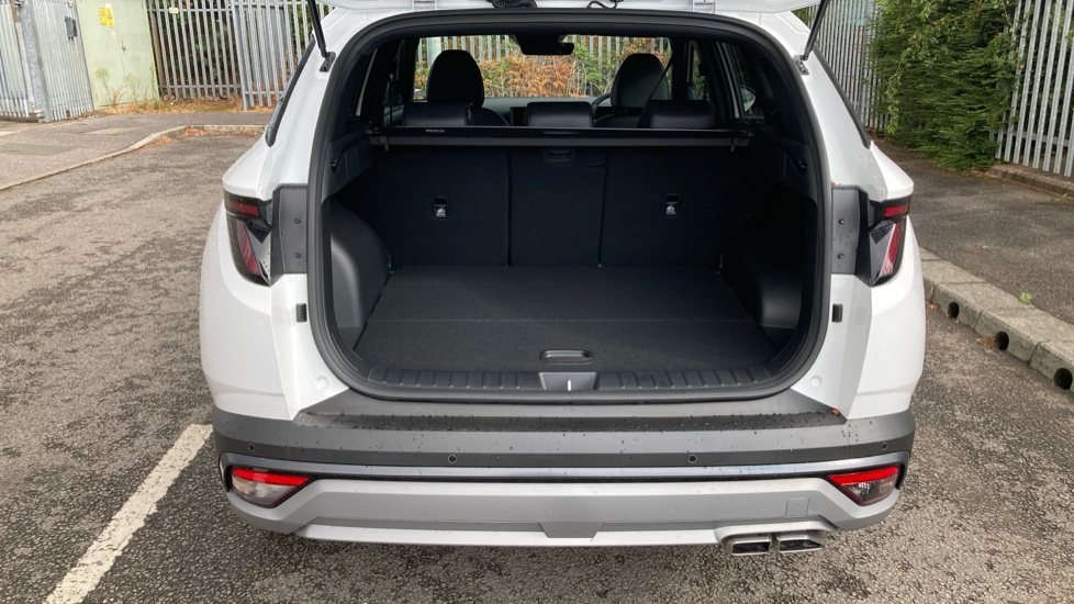 Hyundai TUCSON 1.6T 239 Hybrid Black Line 5dr Auto Hybrid Estate - Image 4