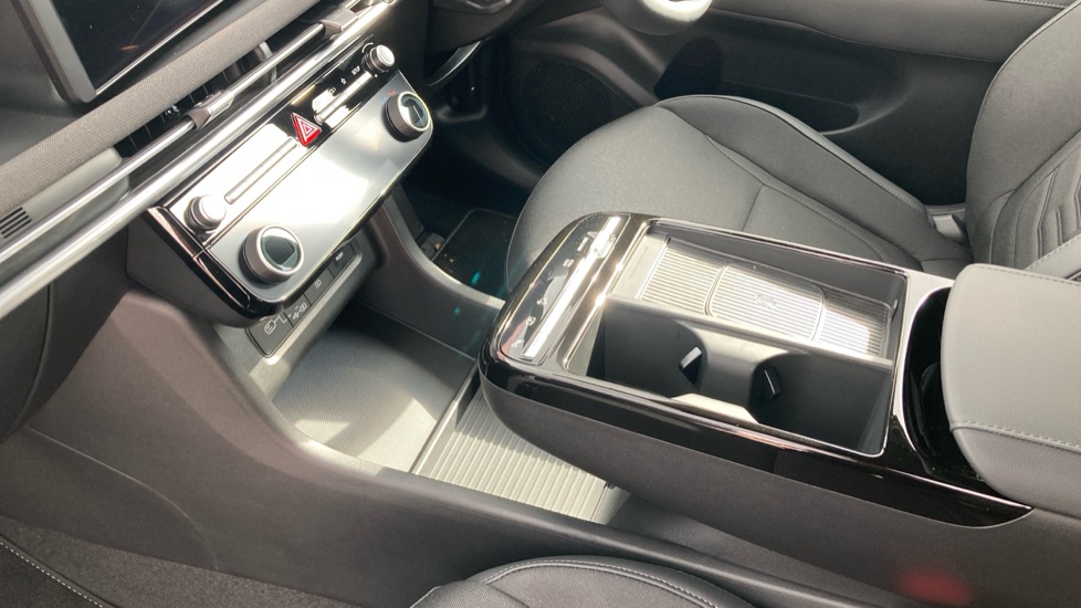 Hyundai TUCSON 1.6T 239 Hybrid Black Line 5dr Auto Hybrid Estate - Image 13