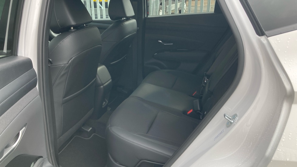 Hyundai TUCSON 1.6T 239 Hybrid Black Line 5dr Auto Hybrid Estate - Image 16