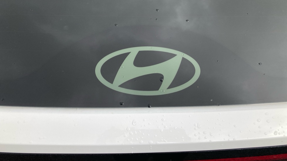 Hyundai TUCSON 1.6T 239 Hybrid Black Line 5dr Auto Hybrid Estate - Image 22