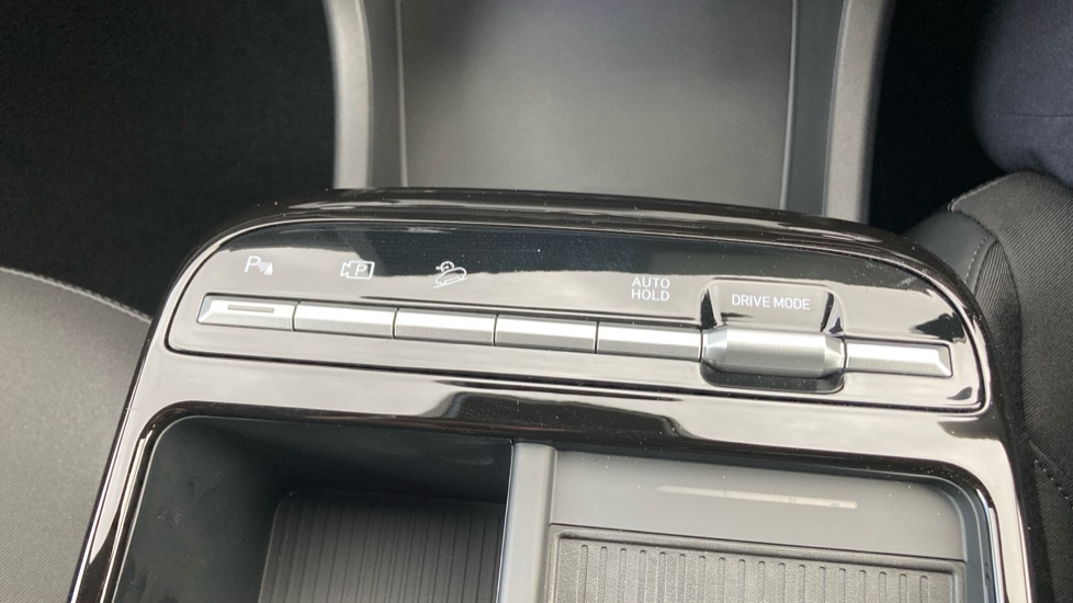 Hyundai TUCSON 1.6T 239 Hybrid Black Line 5dr Auto Hybrid Estate - Image 32