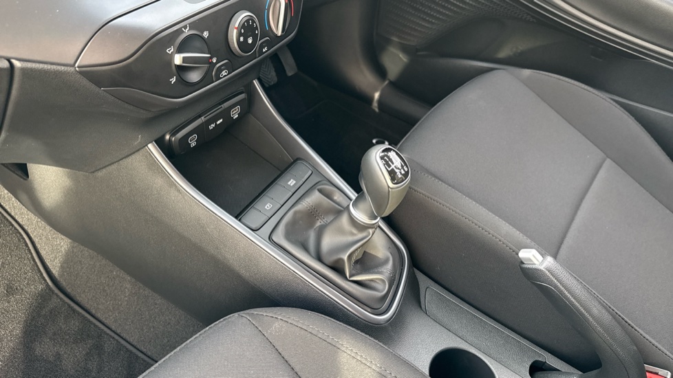Hyundai i20 1.0T GDi Advance [Nav] 5dr Petrol Hatchback - Image 13