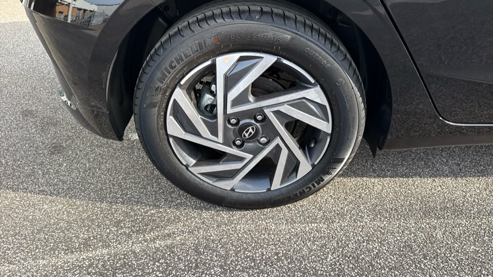 Hyundai i20 1.0T GDi Advance [Nav] 5dr Petrol Hatchback - Image 38