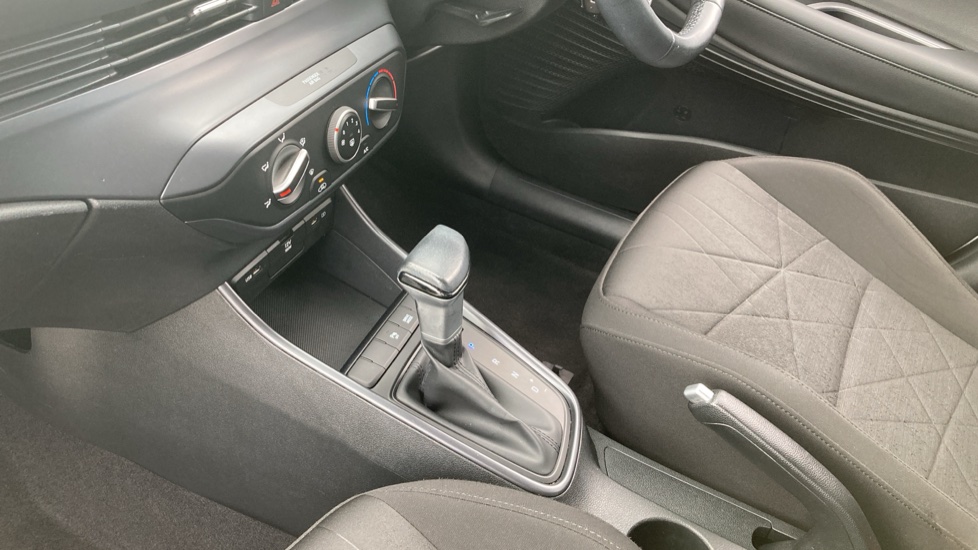 Hyundai BAYON 1.0 TGDi 48V MHEV SE Connect 5dr DCT Petrol Hatchback - Image 13