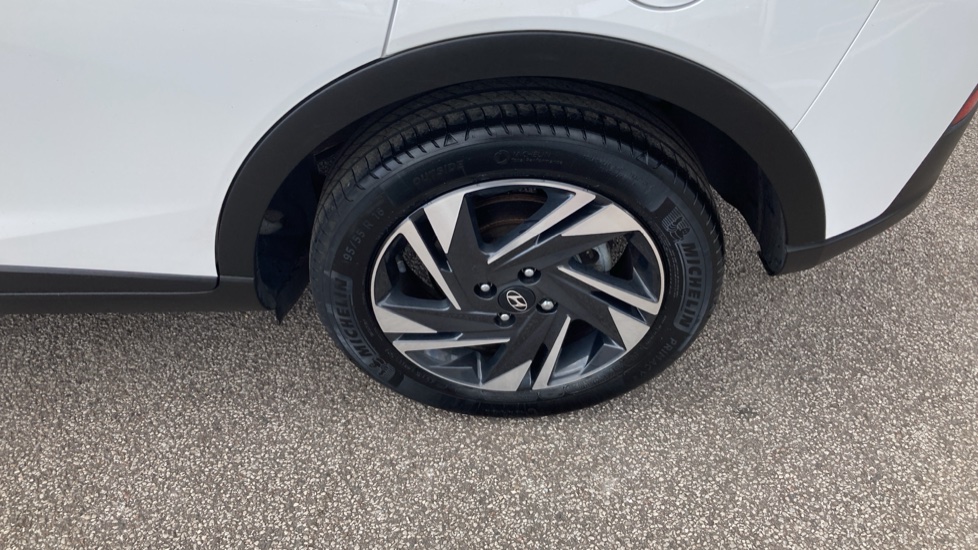 Hyundai BAYON 1.0 TGDi 48V MHEV SE Connect 5dr DCT Petrol Hatchback - Image 35