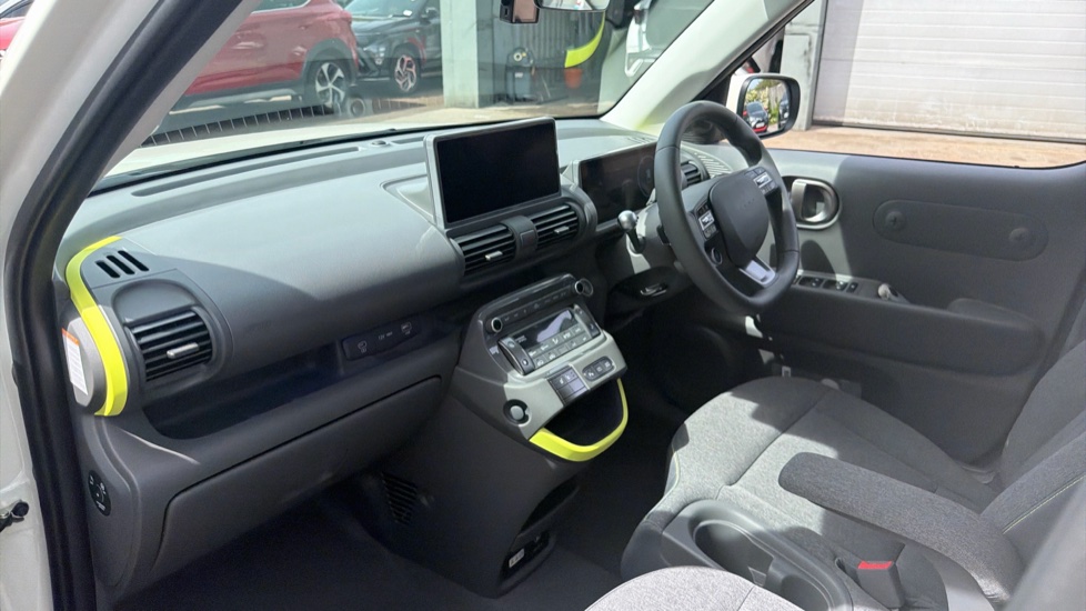 Hyundai INSTER 85kW Cross 49kWh 5dr Auto Electric Hatchback - Image 9
