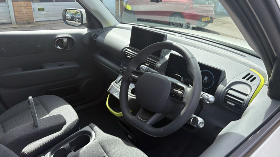 Hyundai INSTER 85kW Cross 49kWh 5dr Auto Electric Hatchback - Image 11
