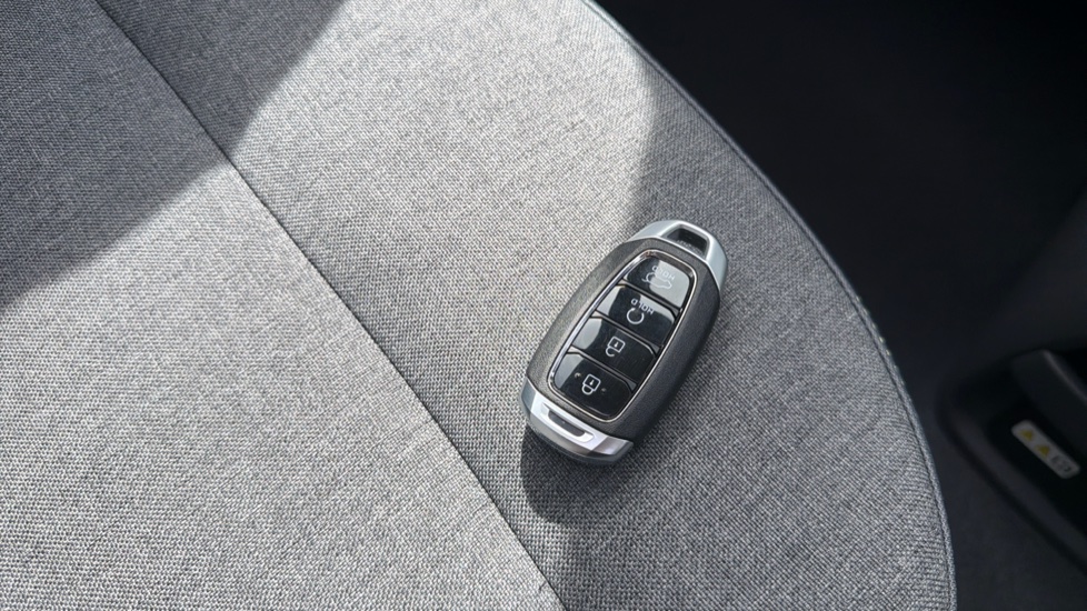 Hyundai INSTER 85kW Cross 49kWh 5dr Auto Electric Hatchback - Image 20