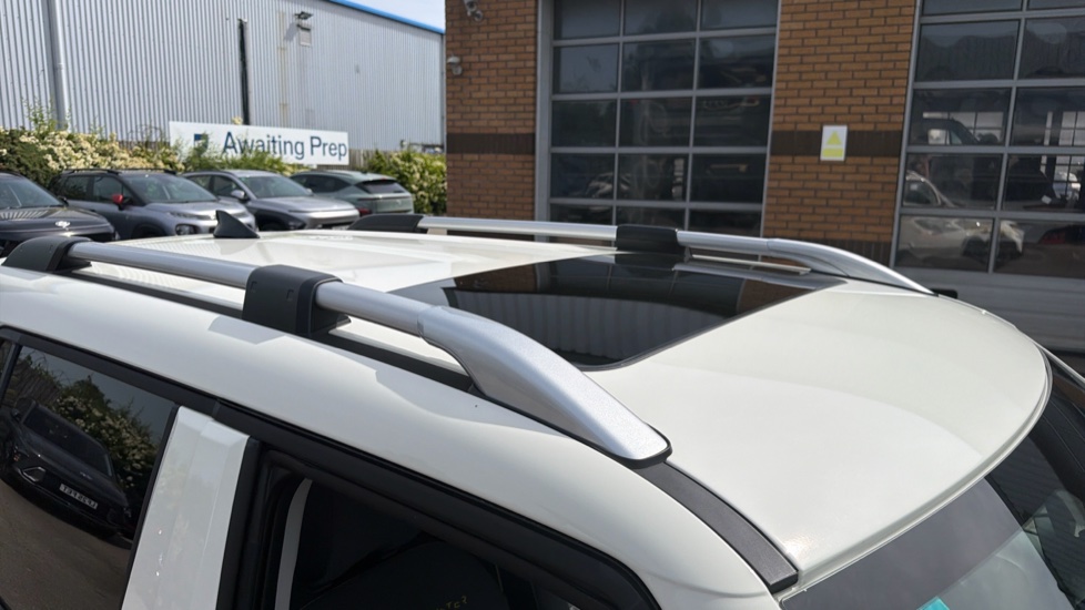 Hyundai INSTER 85kW Cross 49kWh 5dr Auto Electric Hatchback - Image 21