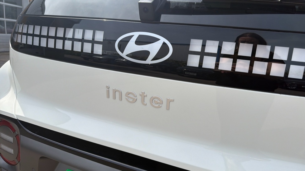 Hyundai INSTER 85kW Cross 49kWh 5dr Auto Electric Hatchback - Image 28