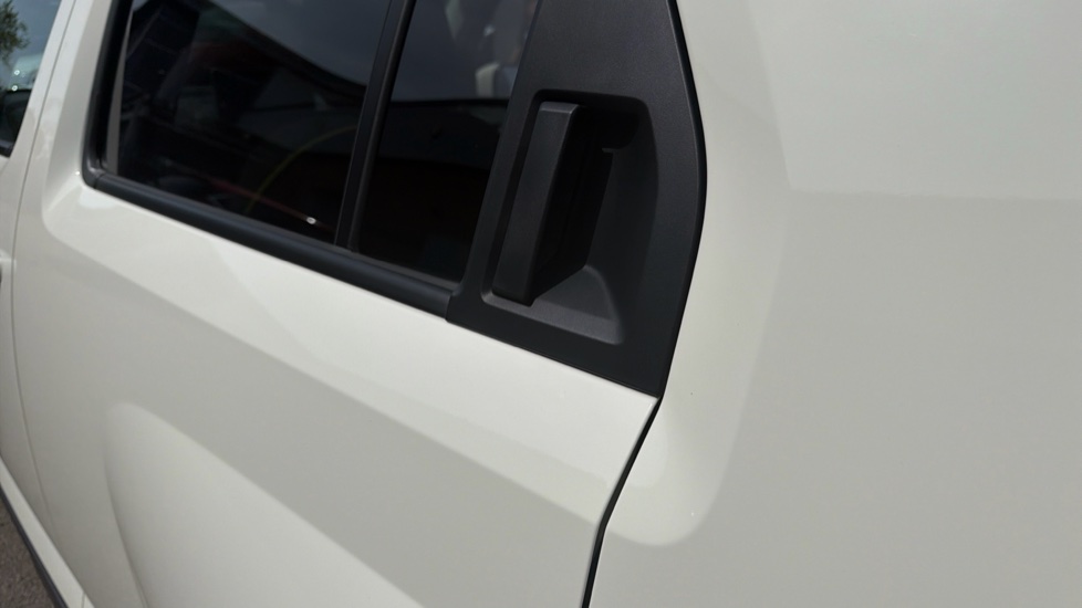 Hyundai INSTER 85kW Cross 49kWh 5dr Auto Electric Hatchback - Image 31