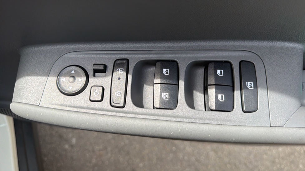 Hyundai INSTER 85kW Cross 49kWh 5dr Auto Electric Hatchback - Image 35