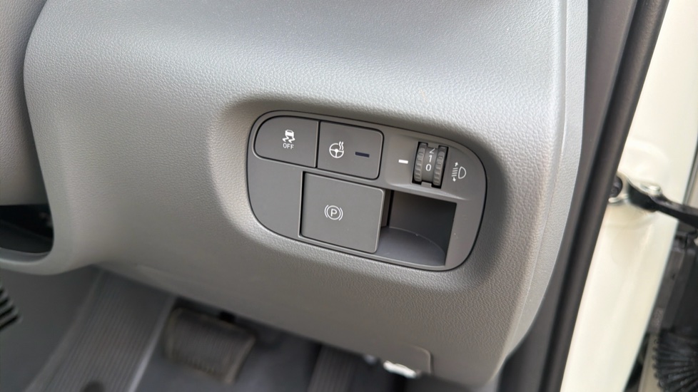 Hyundai INSTER 85kW Cross 49kWh 5dr Auto Electric Hatchback - Image 36