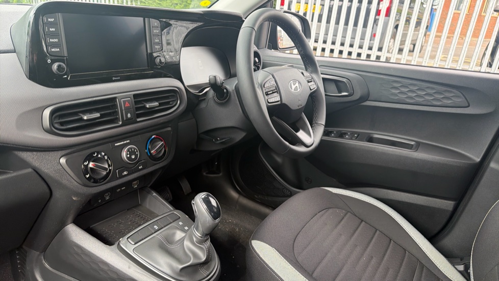 Hyundai i10 1.0 [63] Advance 5dr Auto [Nav] Petrol Hatchback - Image 9