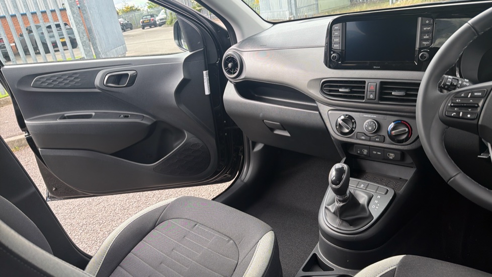 Hyundai i10 1.0 [63] Advance 5dr Auto [Nav] Petrol Hatchback - Image 14