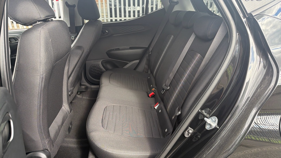 Hyundai i10 1.0 [63] Advance 5dr Auto [Nav] Petrol Hatchback - Image 16