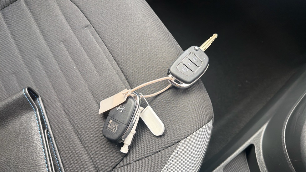 Hyundai i10 1.0 [63] Advance 5dr Auto [Nav] Petrol Hatchback - Image 20
