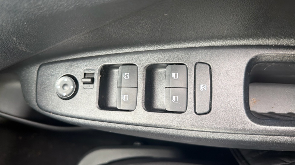 Hyundai i10 1.0 [63] Advance 5dr Auto [Nav] Petrol Hatchback - Image 28