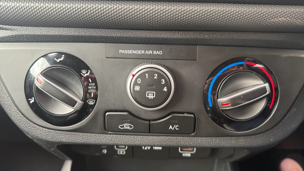 Hyundai i10 1.0 [63] Advance 5dr Auto [Nav] Petrol Hatchback - Image 31
