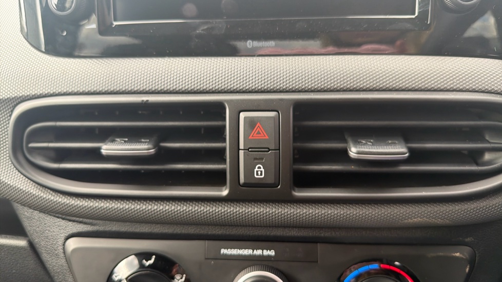 Hyundai i10 1.0 [63] Advance 5dr Auto [Nav] Petrol Hatchback - Image 32