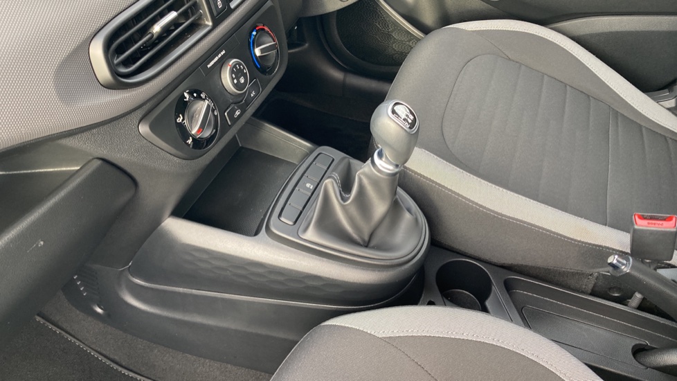 Hyundai i10 1.0 [63] Advance 5dr [Nav] Petrol Hatchback - Image 13