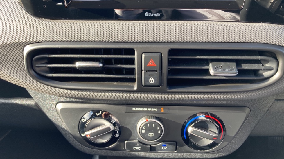 Hyundai i10 1.0 [63] Advance 5dr [Nav] Petrol Hatchback - Image 28