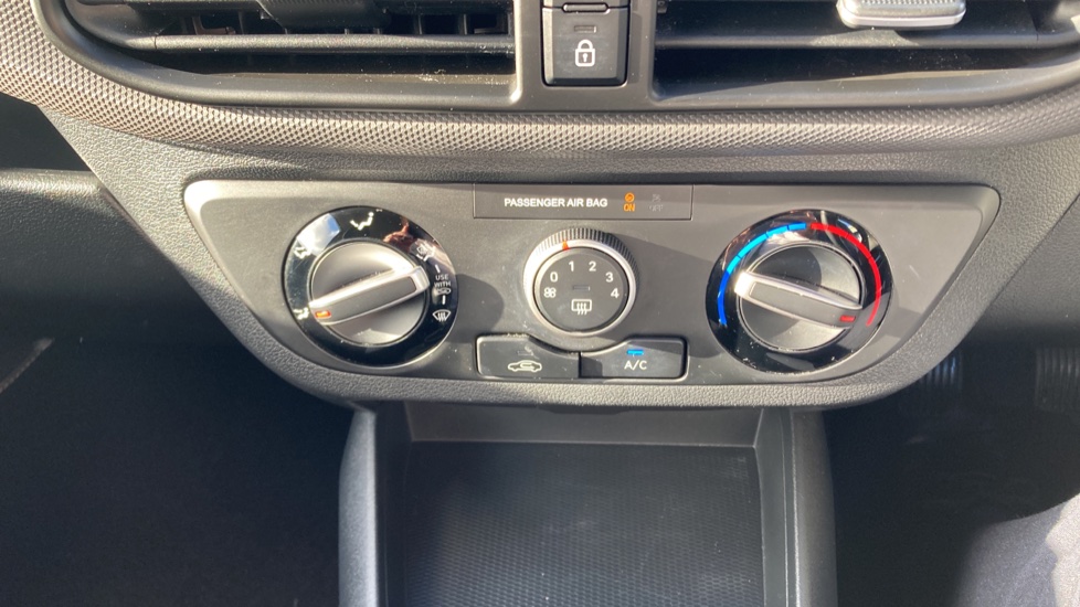 Hyundai i10 1.0 [63] Advance 5dr [Nav] Petrol Hatchback - Image 29