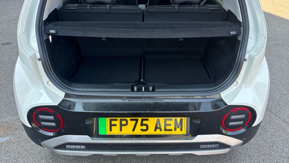 Hyundai INSTER 85kW 02 49kWh 5dr Auto Electric Hatchback - Image 4
