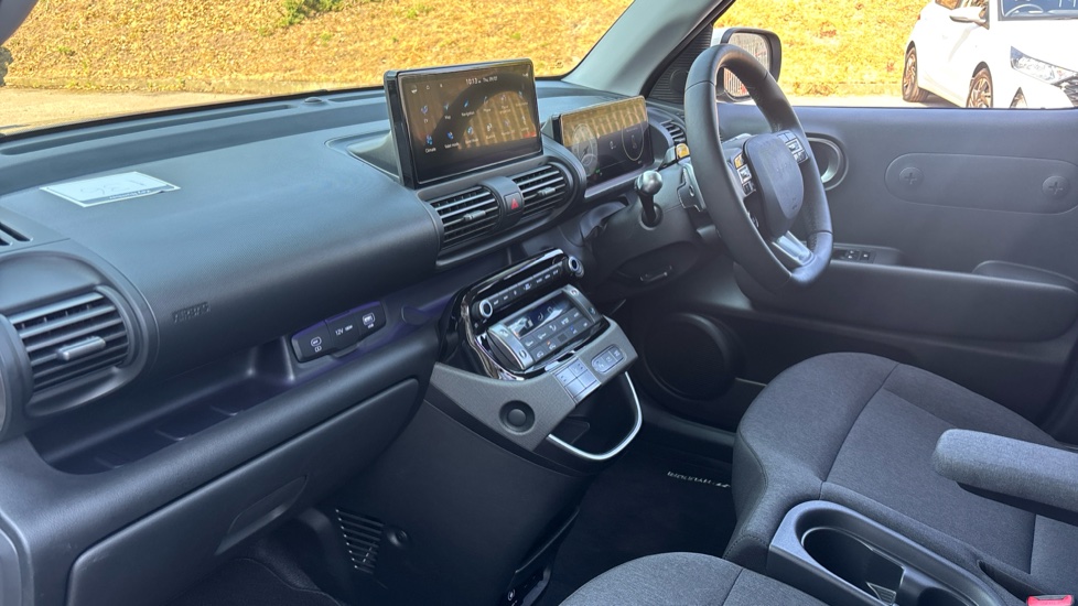 Hyundai INSTER 85kW 02 49kWh 5dr Auto Electric Hatchback - Image 9