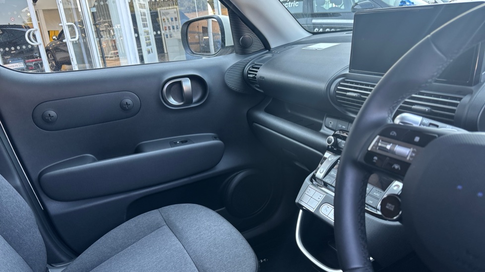 Hyundai INSTER 85kW 02 49kWh 5dr Auto Electric Hatchback - Image 14