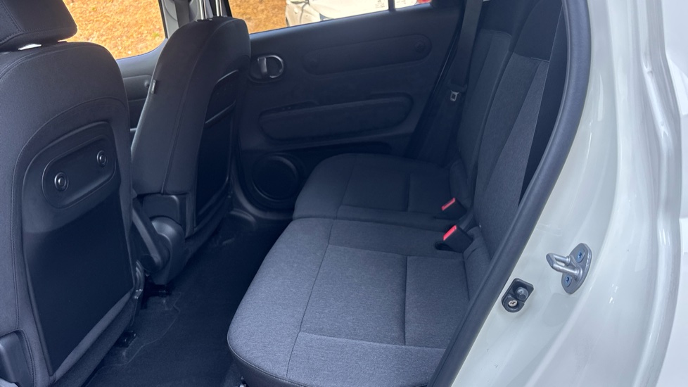 Hyundai INSTER 85kW 02 49kWh 5dr Auto Electric Hatchback - Image 16