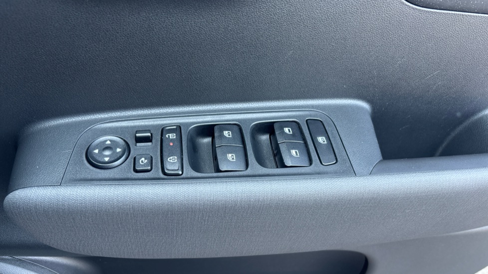 Hyundai INSTER 85kW 02 49kWh 5dr Auto Electric Hatchback - Image 25
