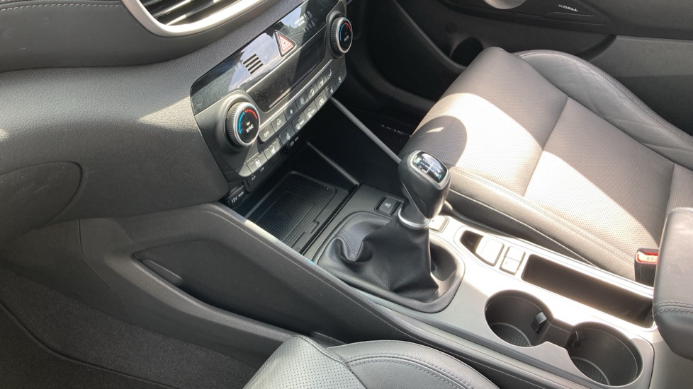 Hyundai TUCSON 1.6 CRDi 136 Premium SE 5dr 2WD Diesel Estate - Image 13