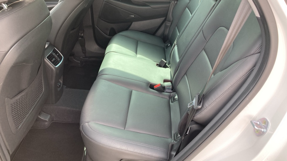Hyundai TUCSON 1.6 CRDi 136 Premium SE 5dr 2WD Diesel Estate - Image 16