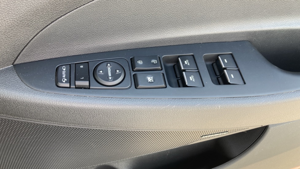 Hyundai TUCSON 1.6 CRDi 136 Premium SE 5dr 2WD Diesel Estate - Image 39