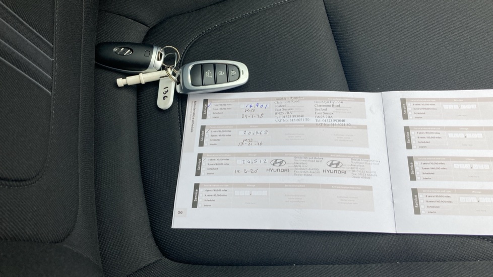 Hyundai TUCSON 1.6 TGDi Hybrid 230 Premium 5dr 2WD Auto Hybrid Estate - Image 19