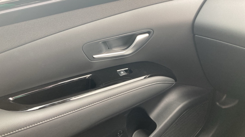 Hyundai TUCSON 1.6 TGDi Hybrid 230 Premium 5dr 2WD Auto Hybrid Estate - Image 35