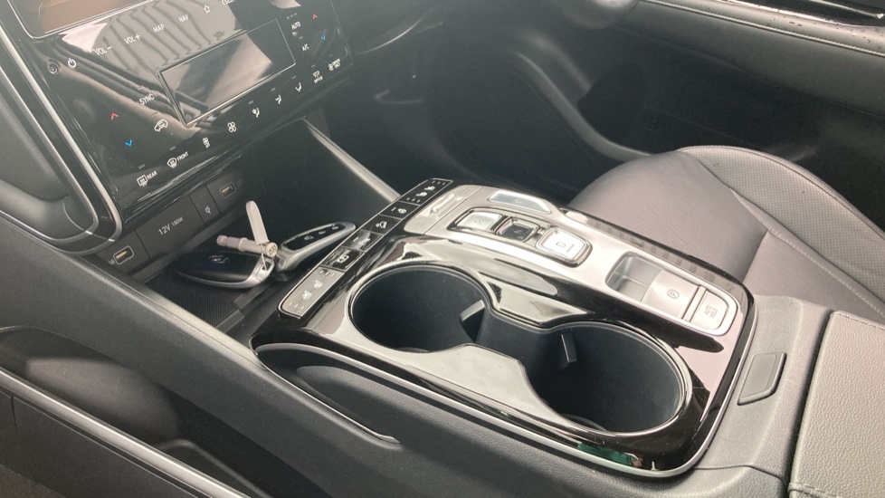 Hyundai TUCSON 1.6 TGDi Plug-in Hybrid Ultimate 5dr 4WD Auto Estate - Image 13