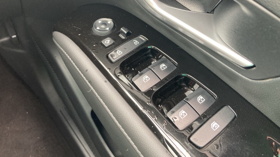 Hyundai TUCSON 1.6 TGDi Plug-in Hybrid Ultimate 5dr 4WD Auto Estate - Image 23