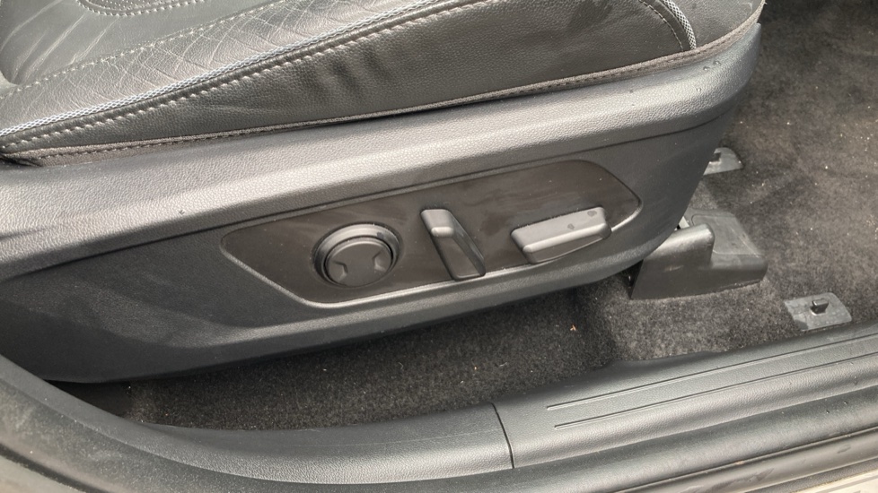 Hyundai TUCSON 1.6 TGDi Plug-in Hybrid Ultimate 5dr 4WD Auto Estate - Image 34