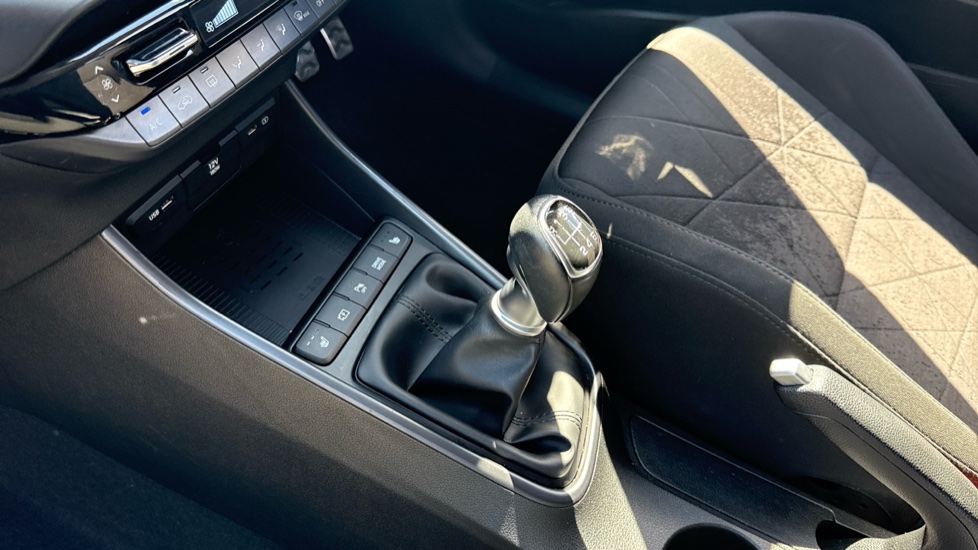 Hyundai BAYON 1.0 TGDi 48V MHEV Premium 5dr Petrol Hatchback - Image 13