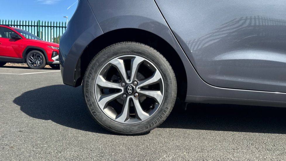 Hyundai i10 1.0 Play 5dr Petrol Hatchback - Image 7