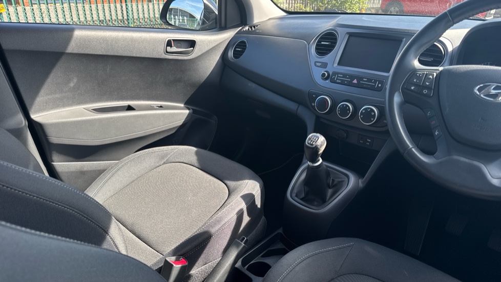 Hyundai i10 1.0 Play 5dr Petrol Hatchback - Image 14