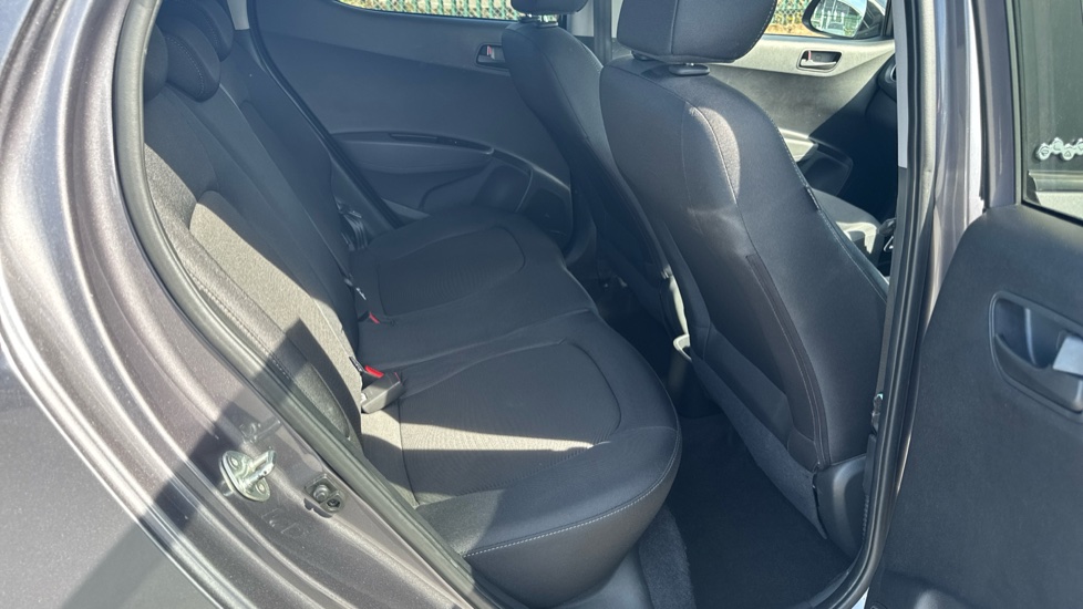 Hyundai i10 1.0 Play 5dr Petrol Hatchback - Image 16