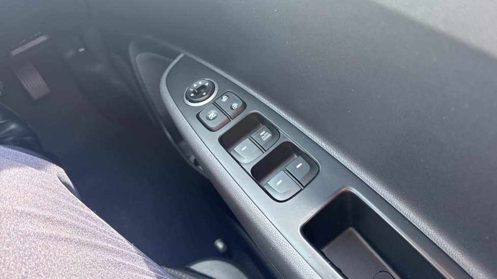 Hyundai i10 1.0 Play 5dr Petrol Hatchback - Image 27
