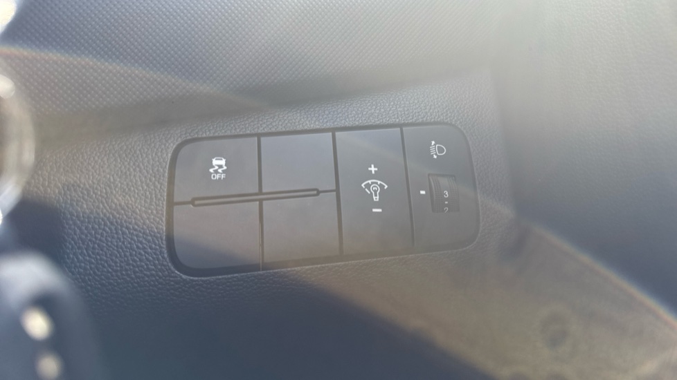 Hyundai i10 1.0 Play 5dr Petrol Hatchback - Image 28