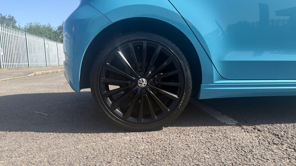 Volkswagen Up 1.0 65PS R-Line 5dr Petrol Hatchback - Image 7